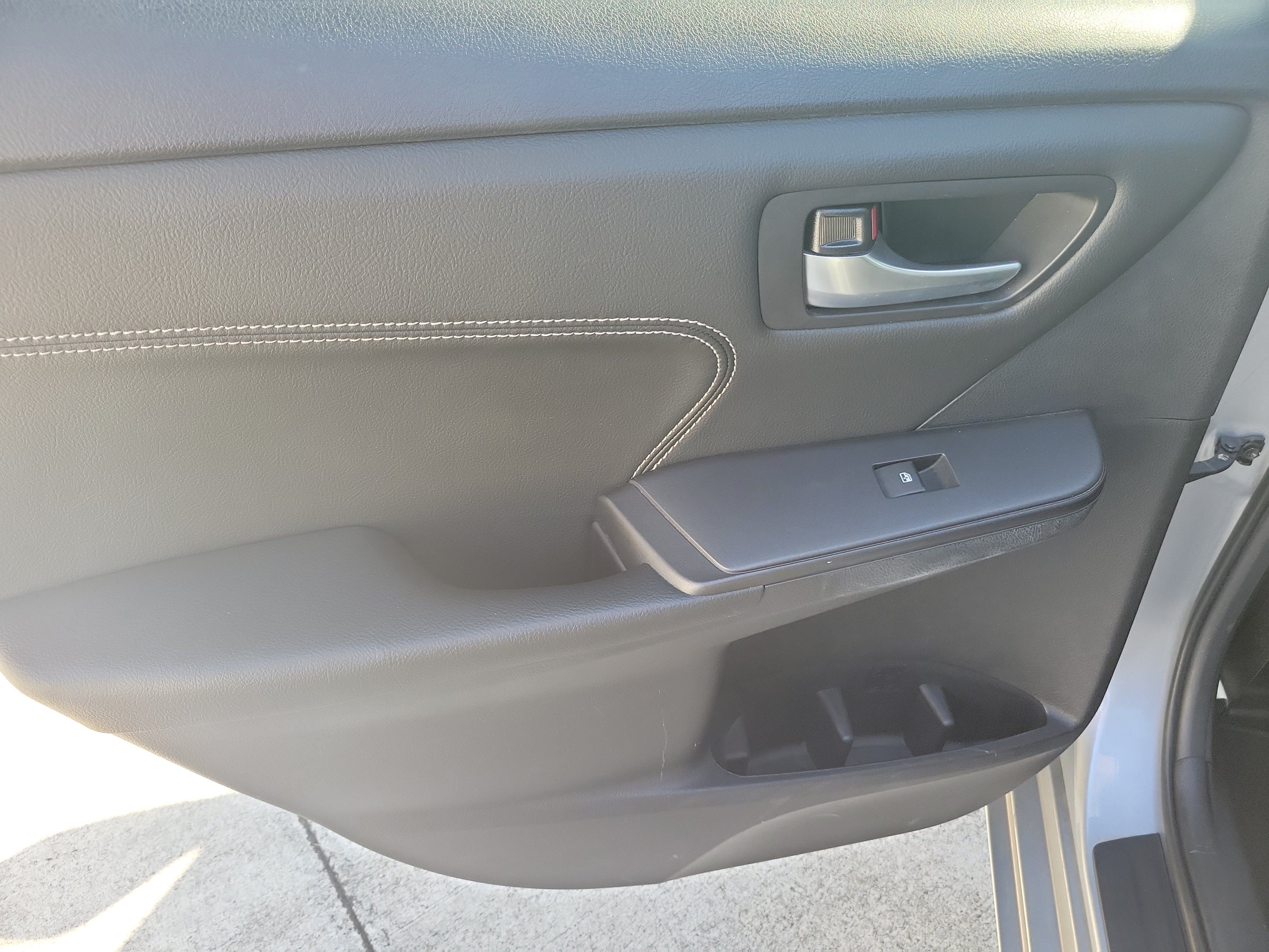 Used 2015 Toyota Camry XLE FWD image 12