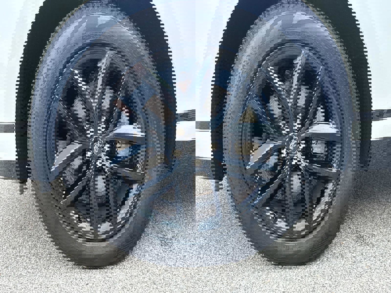 Certified 2025 Land Rover Range Rover Velar Dynamic SE image 11