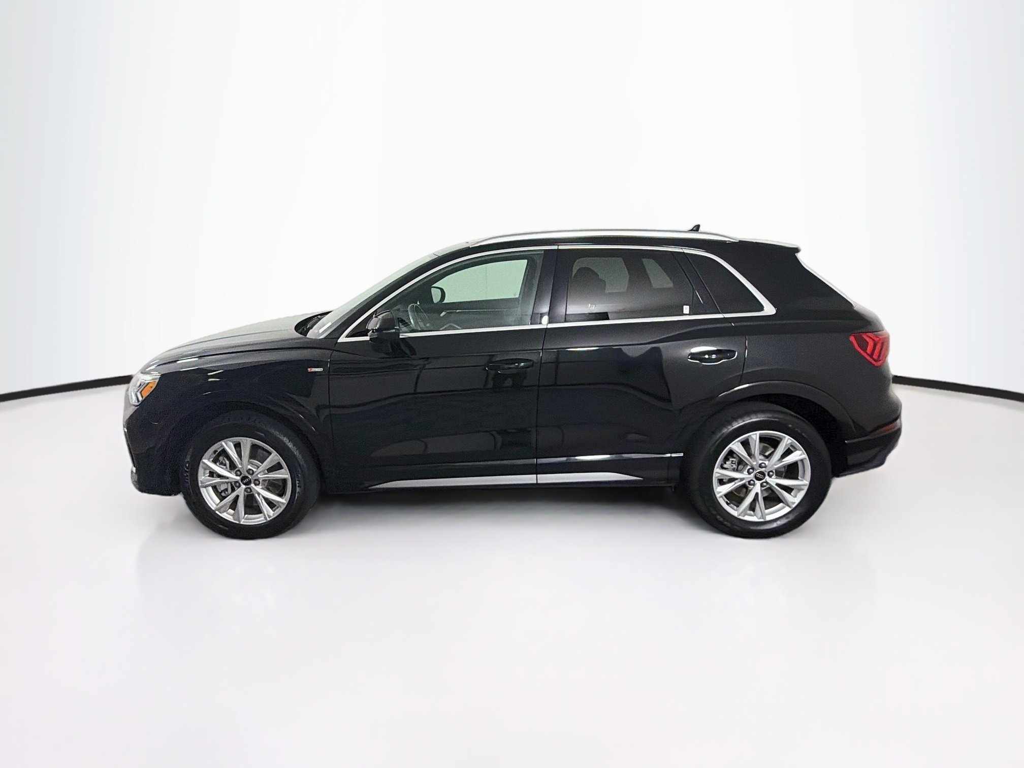 Used 2025 Audi Q3 2.0T Premium AWD/4WD image 4