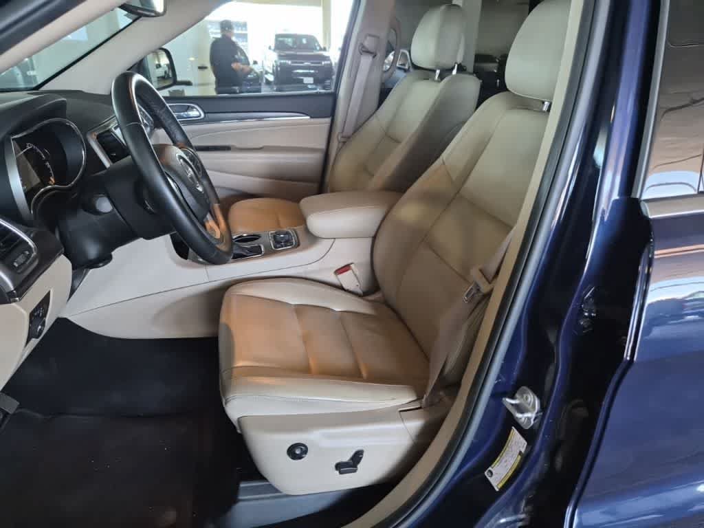 Used 2018 Jeep Grand Cherokee Limited AWD/4WD image 2