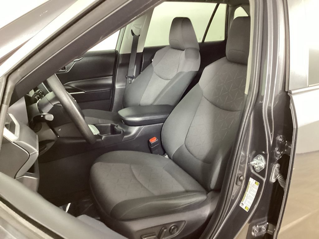 Used 2024 Toyota RAV4 XLE AWD/4WD image 27