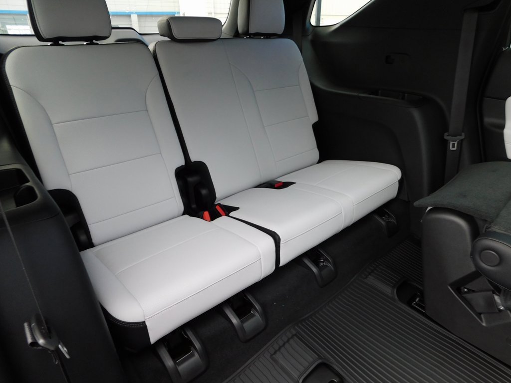 New 2026 Chevrolet Traverse High Country w/ LPO, Floor Liner Package image 33