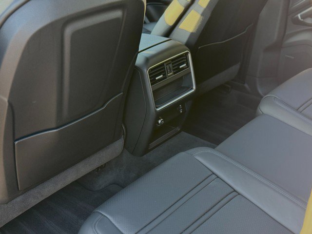 Used 2023 Porsche Cayenne Coupe image 30