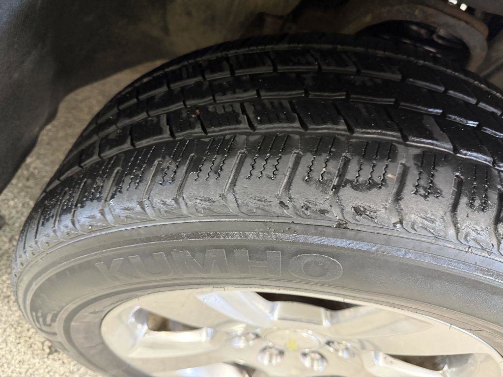 Used 2015 Chevrolet Suburban LT image 40