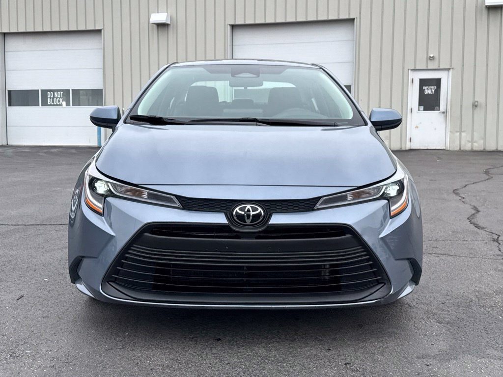 Used 2024 Toyota Corolla LE FWD image 2