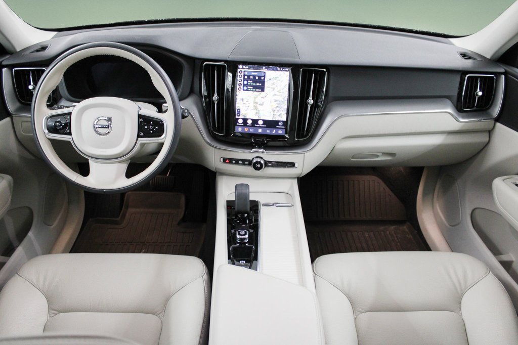 Used 2024 Volvo XC60 B5 Core w/ Protection Package Premier AWD/4WD image 18