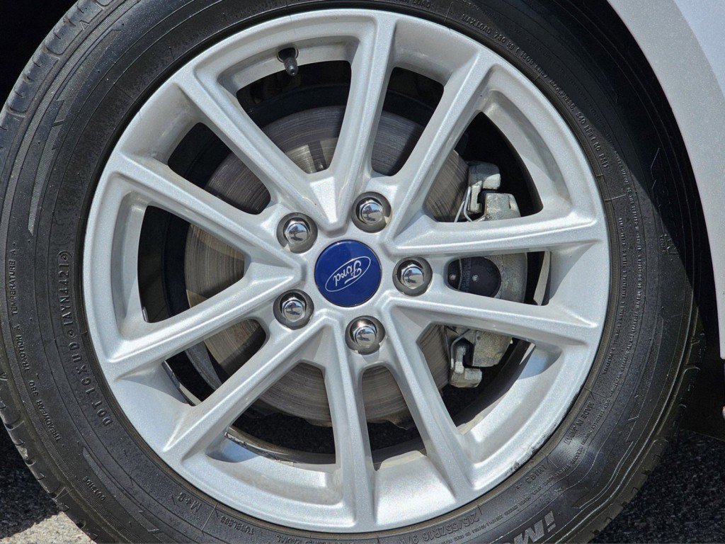 Used 2017 Ford Focus SE FWD image 4