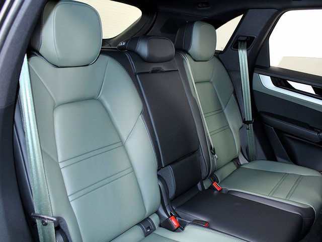 New 2025 Porsche Cayenne S image 23