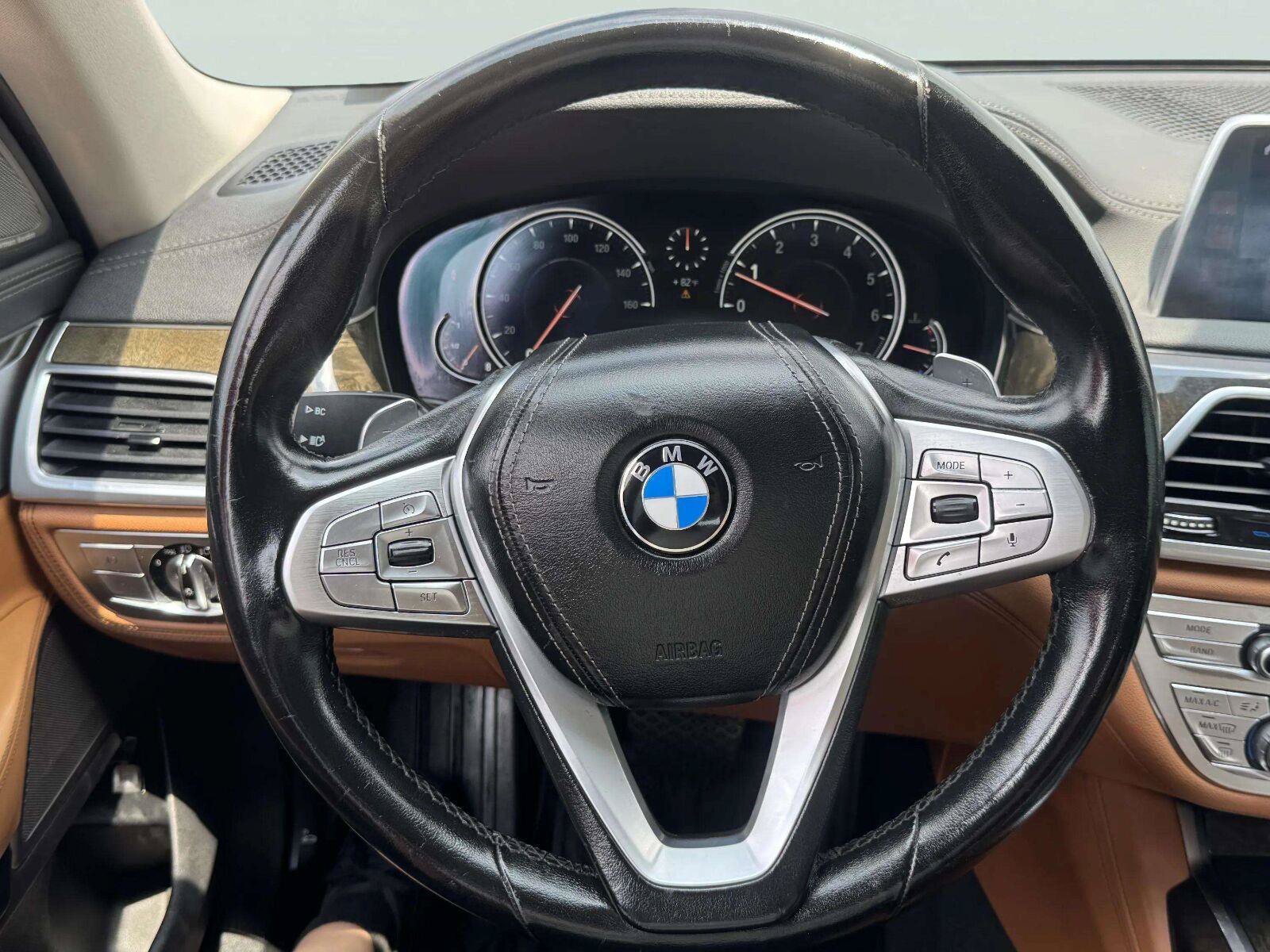 Used 2016 BMW 750i xDrive AWD/4WD image 27
