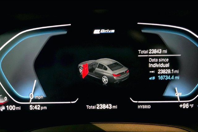 Used 2022 BMW 330e w/ M Sport Package RWD image 9