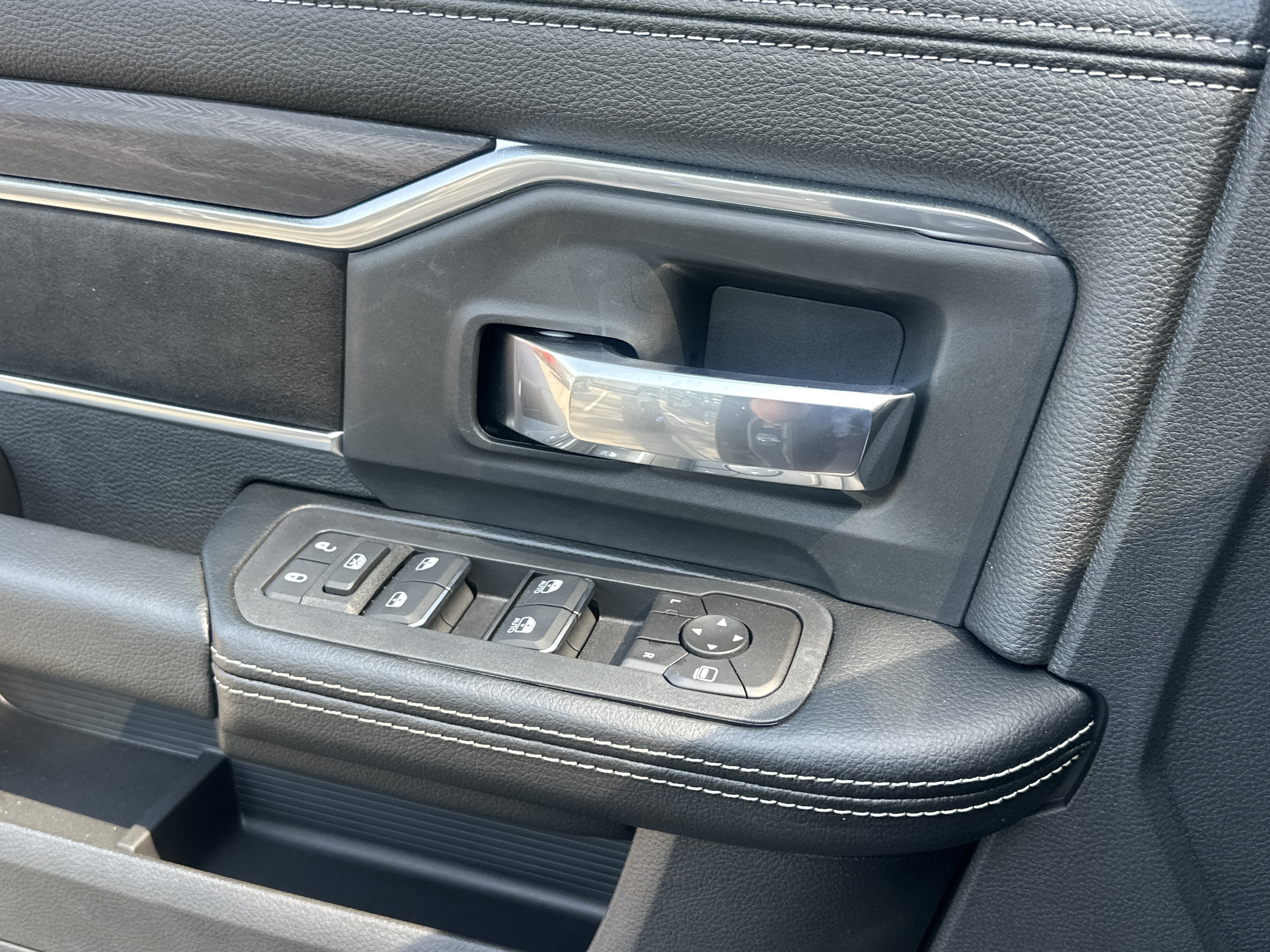 New 2026 RAM 5500 4x4 Crew Cab w/ Laramie Trim Package image 13