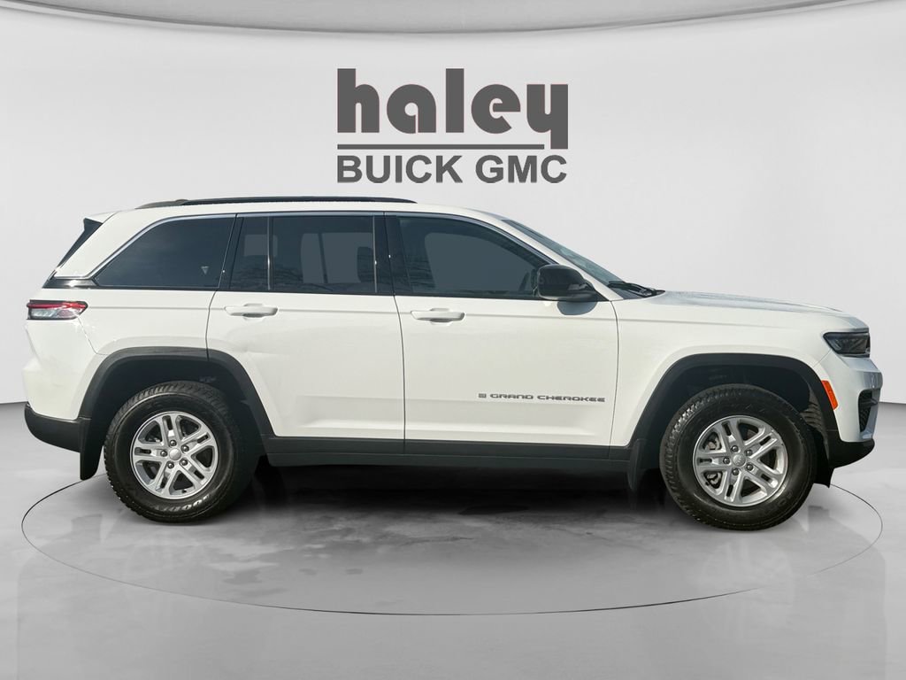 Used 2025 Jeep Grand Cherokee Laredo w/ Luxury Tech Group I image 6
