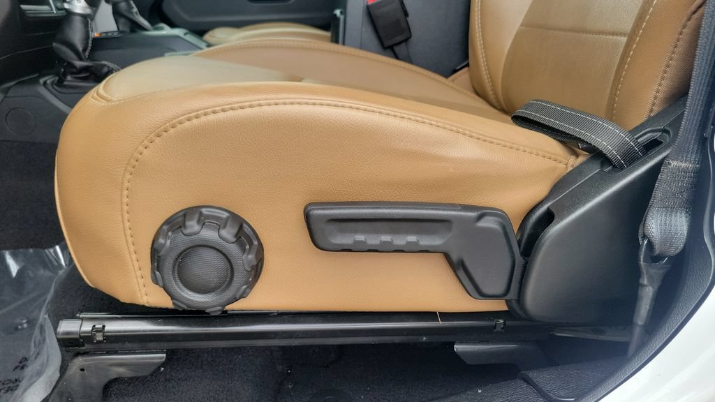 Used 2021 Jeep Wrangler Unlimited Sahara w/ Cold Weather Group AWD/4WD image 16