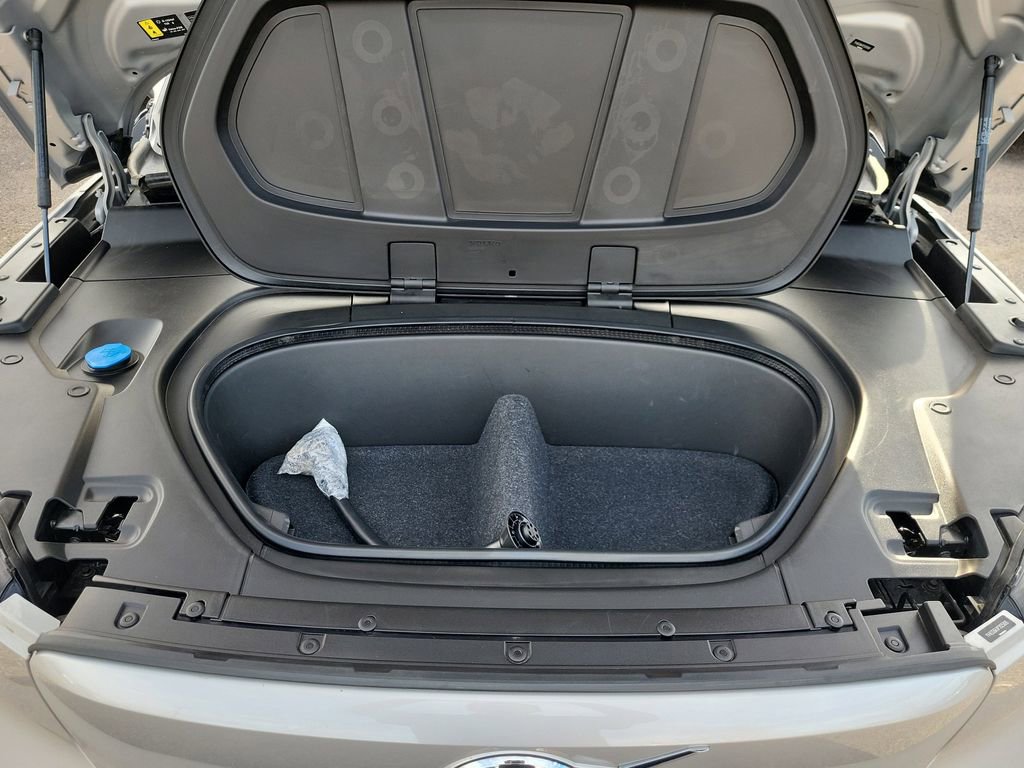 Used 2023 Volvo C40 Recharge Core image 16