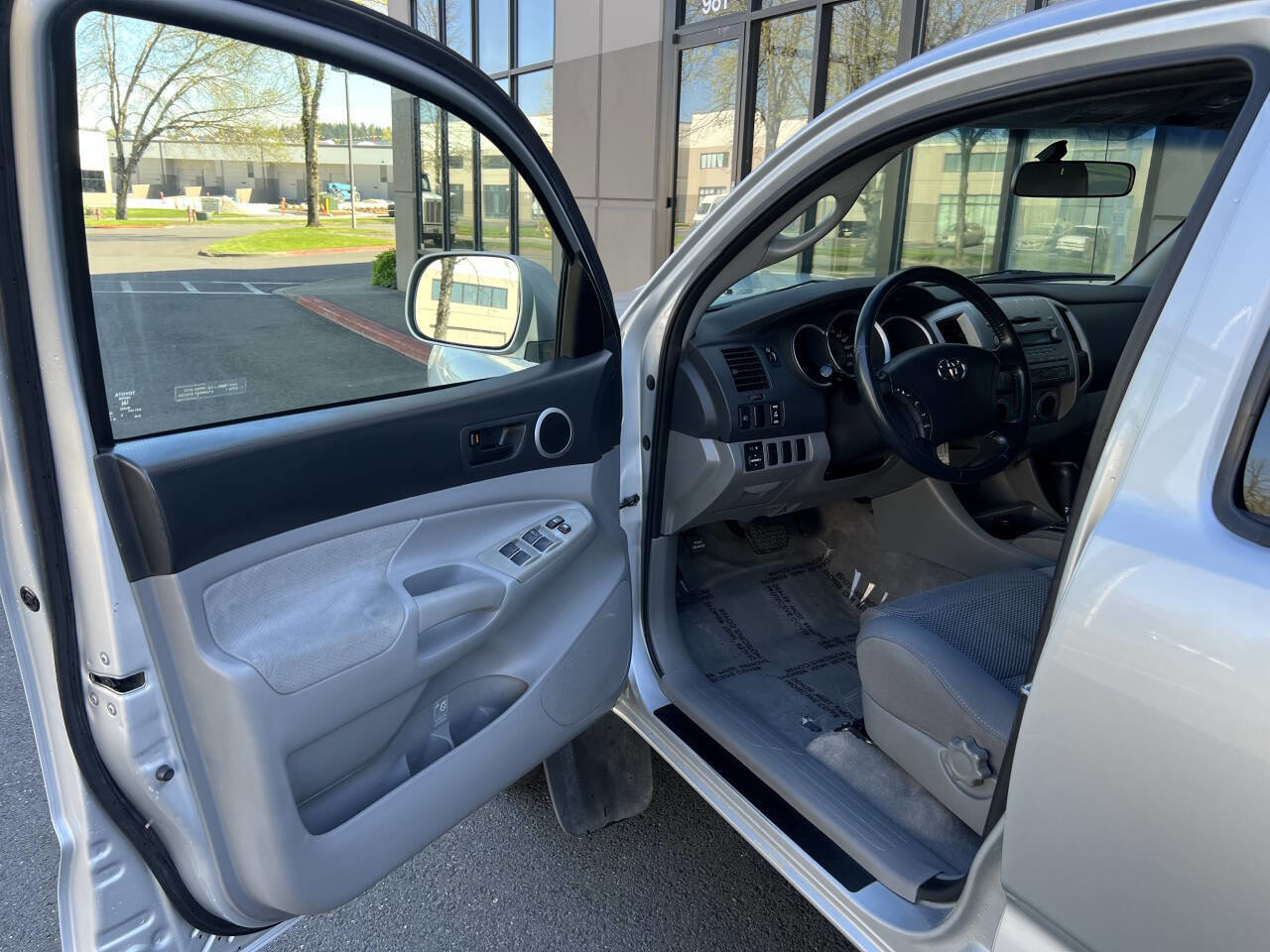 Used 2006 Toyota Tacoma PreRunner RWD image 9