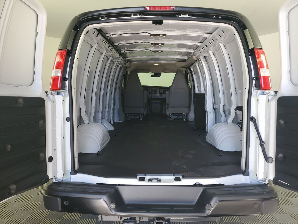 New 2026 Chevrolet Express 3500 Extended w/ Driver Convenience Package image 30