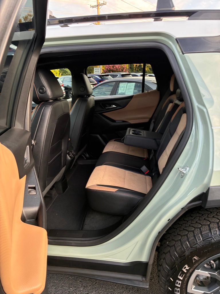 Used 2025 Chevrolet Equinox ACTIV w/ Safety and Technology Package AWD/4WD image 25