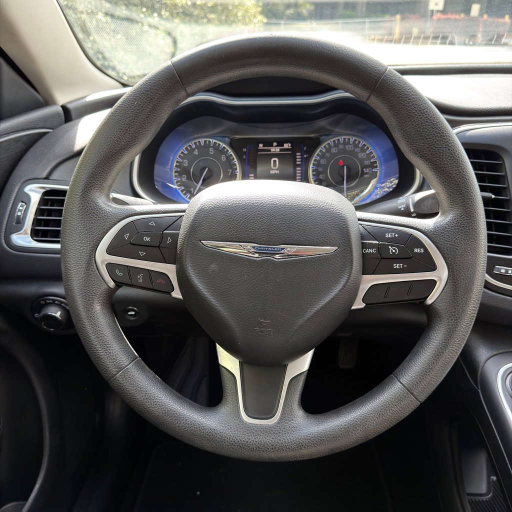 Used 2015 Chrysler 200 Limited image 33