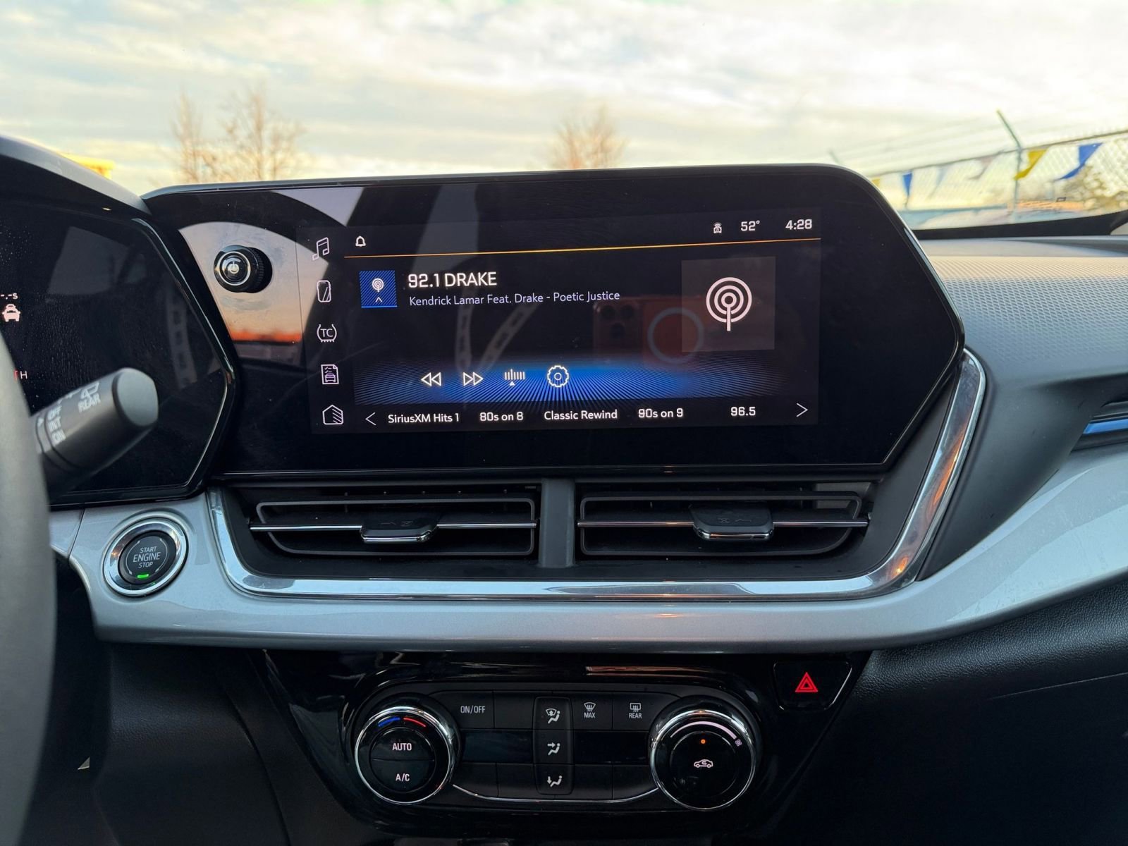 Used 2025 Chevrolet Trax LT image 18