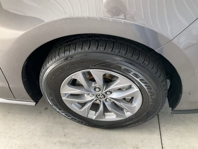 Used 2024 Toyota Sienna XLE image 28