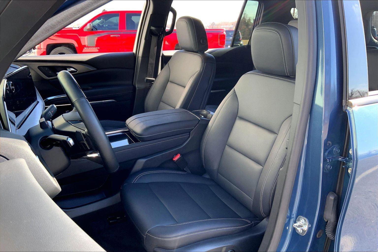 Used 2024 Chevrolet Traverse LT w/ Enhanced Driving Package image 21