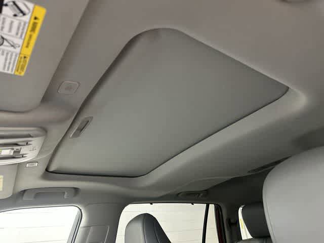 Used 2023 Toyota Highlander XLE FWD image 27