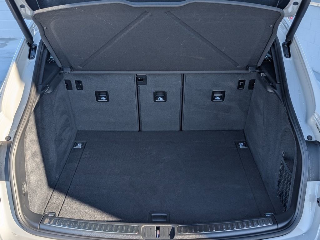 Certified 2022 Porsche Macan image 12