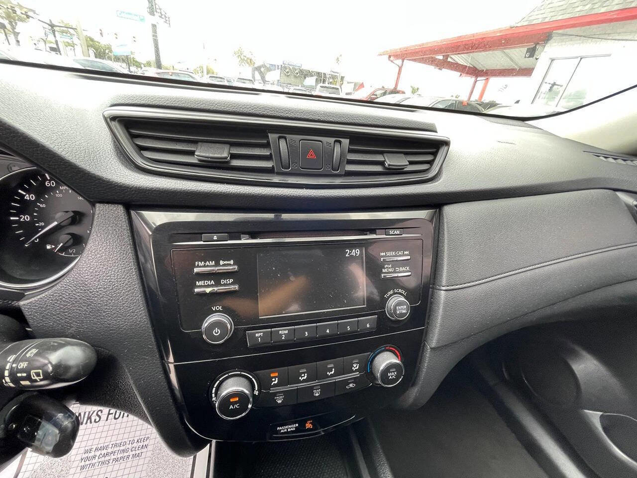 Used 2017 Nissan Rogue S image 2