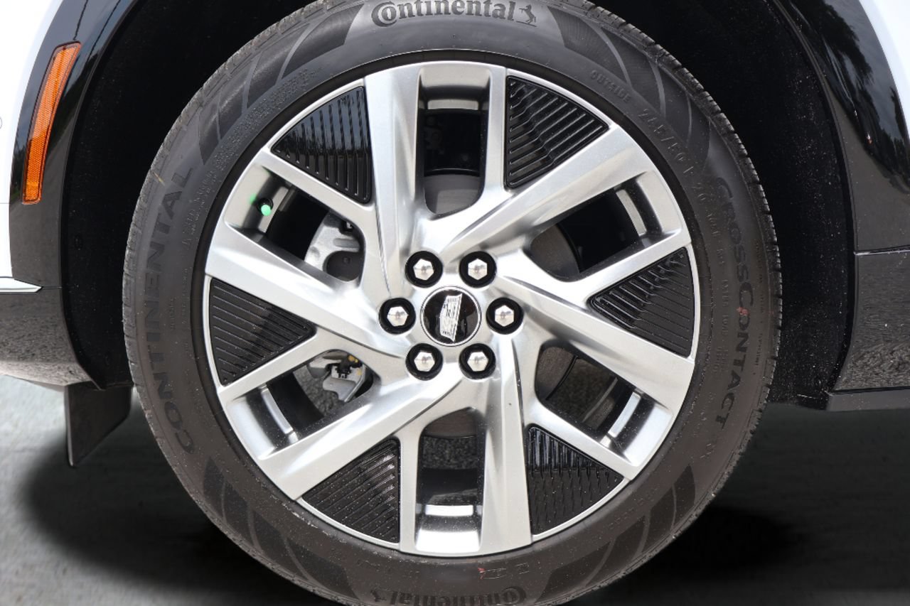 New 2027 Cadillac Optiq Premium Luxury AWD/4WD image 9
