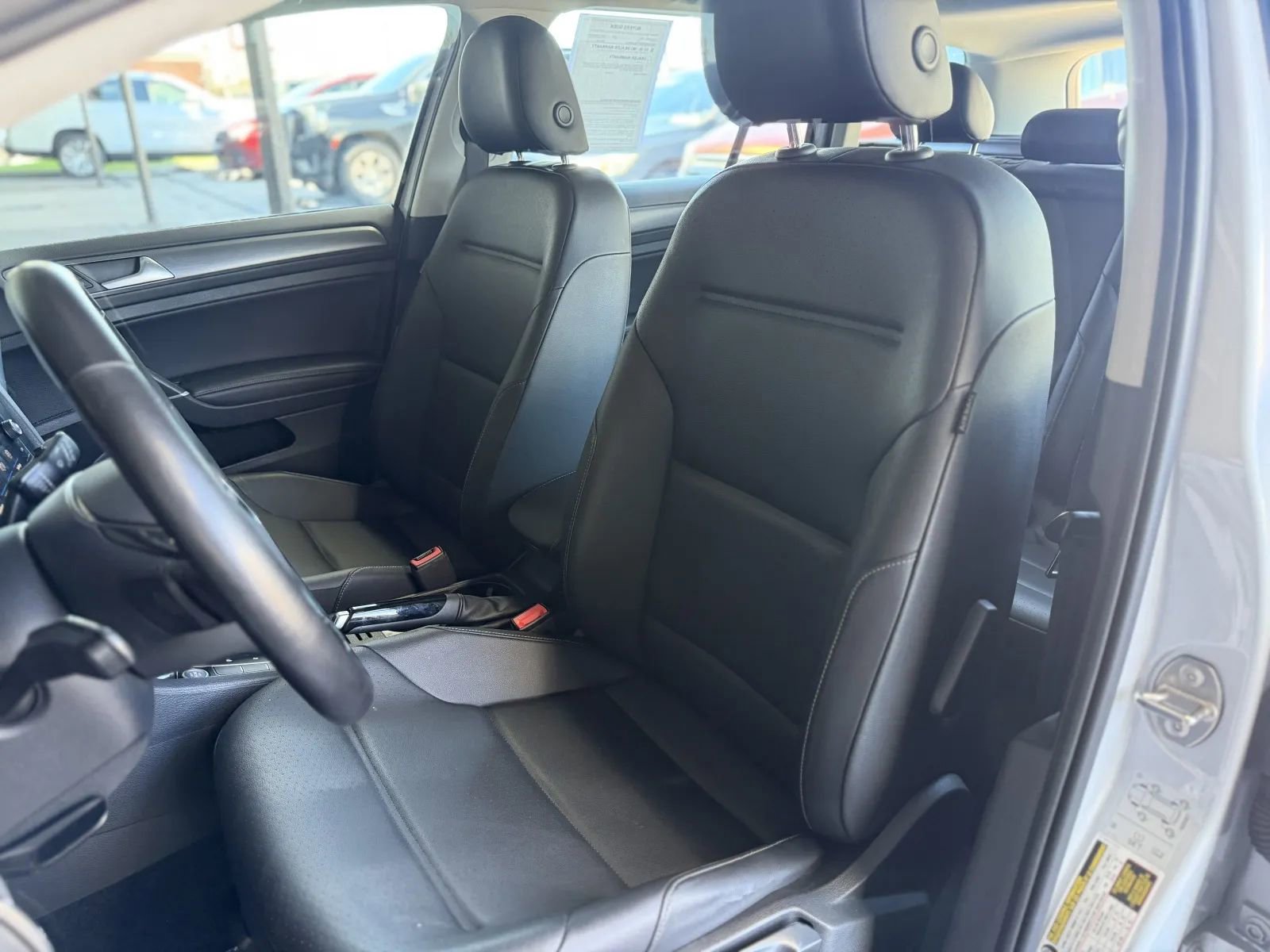 Used 2018 Volkswagen Golf SE image 14