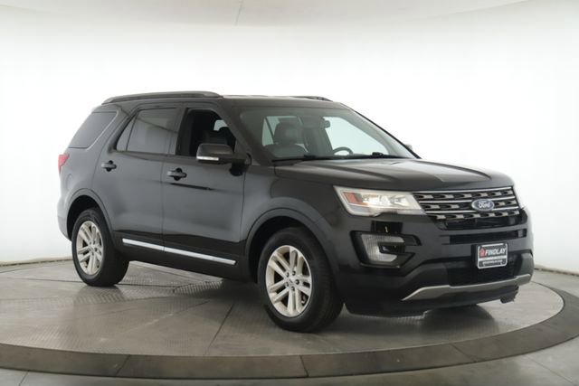 Used 2017 Ford Explorer XLT w/ Equipment Group 202A FWD image 2