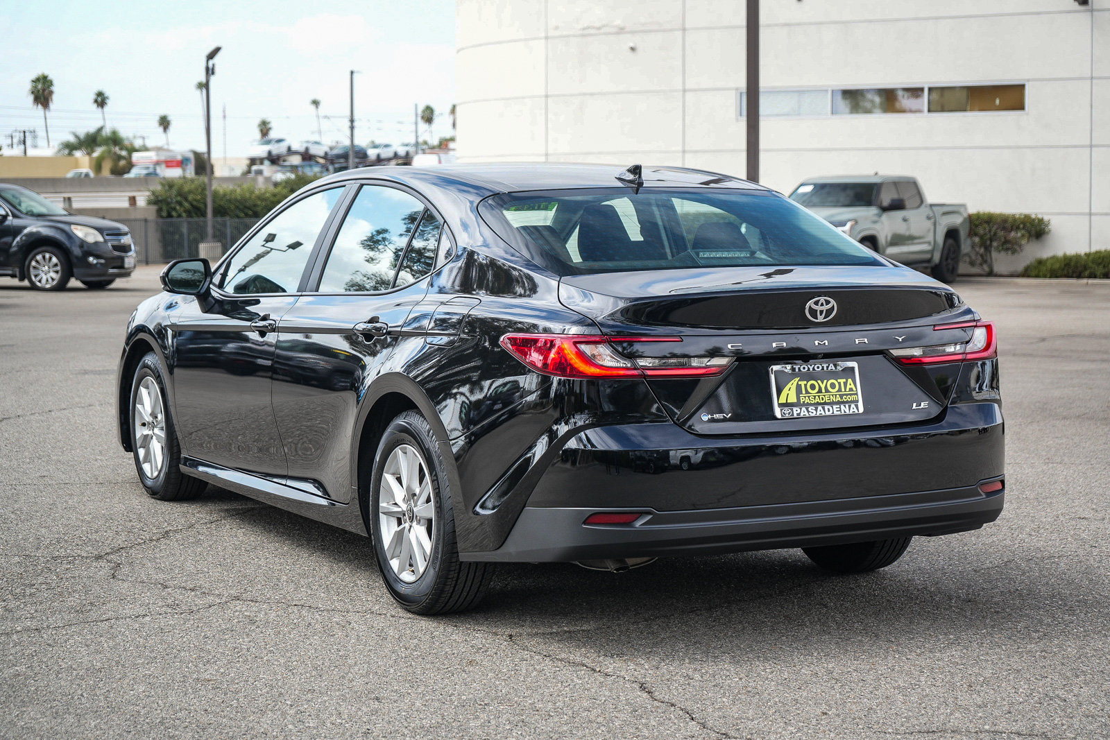 Used 2025 Toyota Camry LE FWD image 8