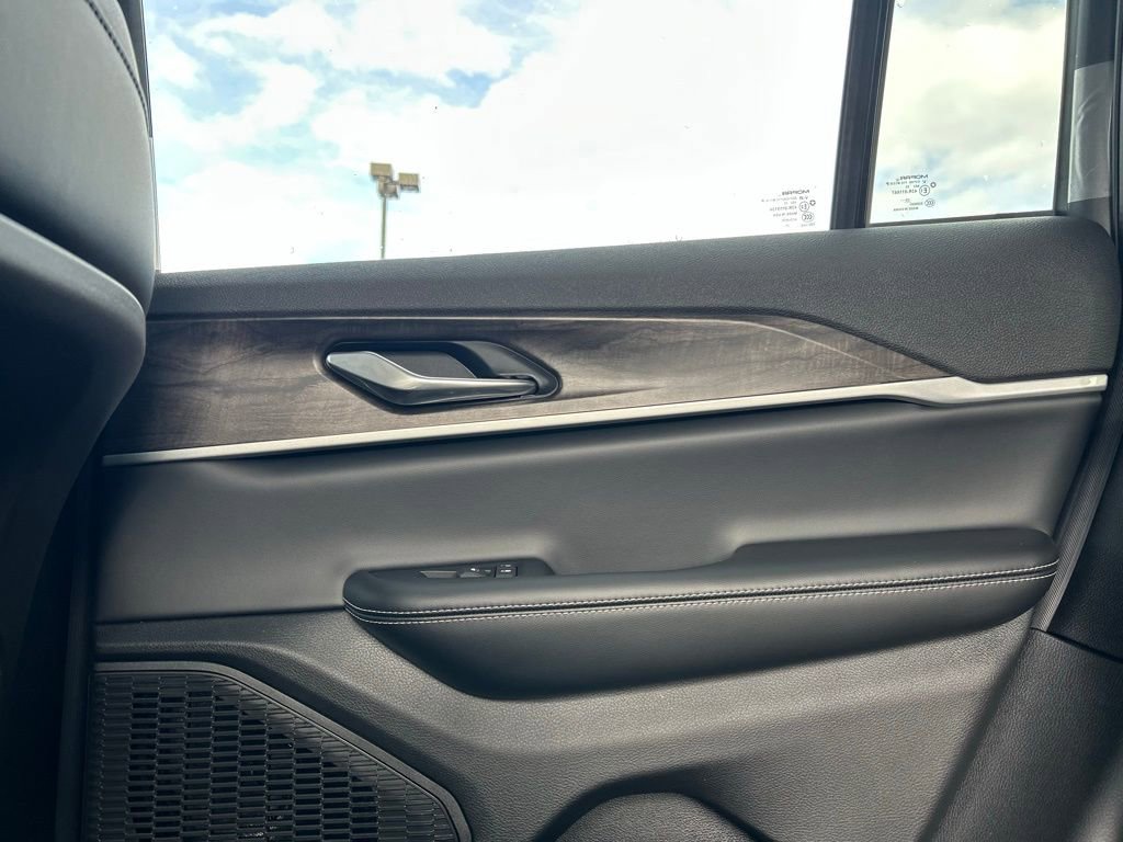 New 2026 Jeep Grand Cherokee Altitude image 30