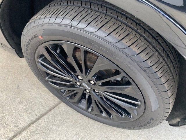 Used 2023 Lincoln Corsair AWD w/ Equipment Group 101A image 11