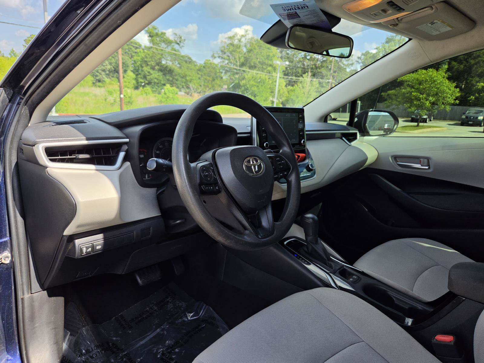 Used 2021 Toyota Corolla LE FWD image 12