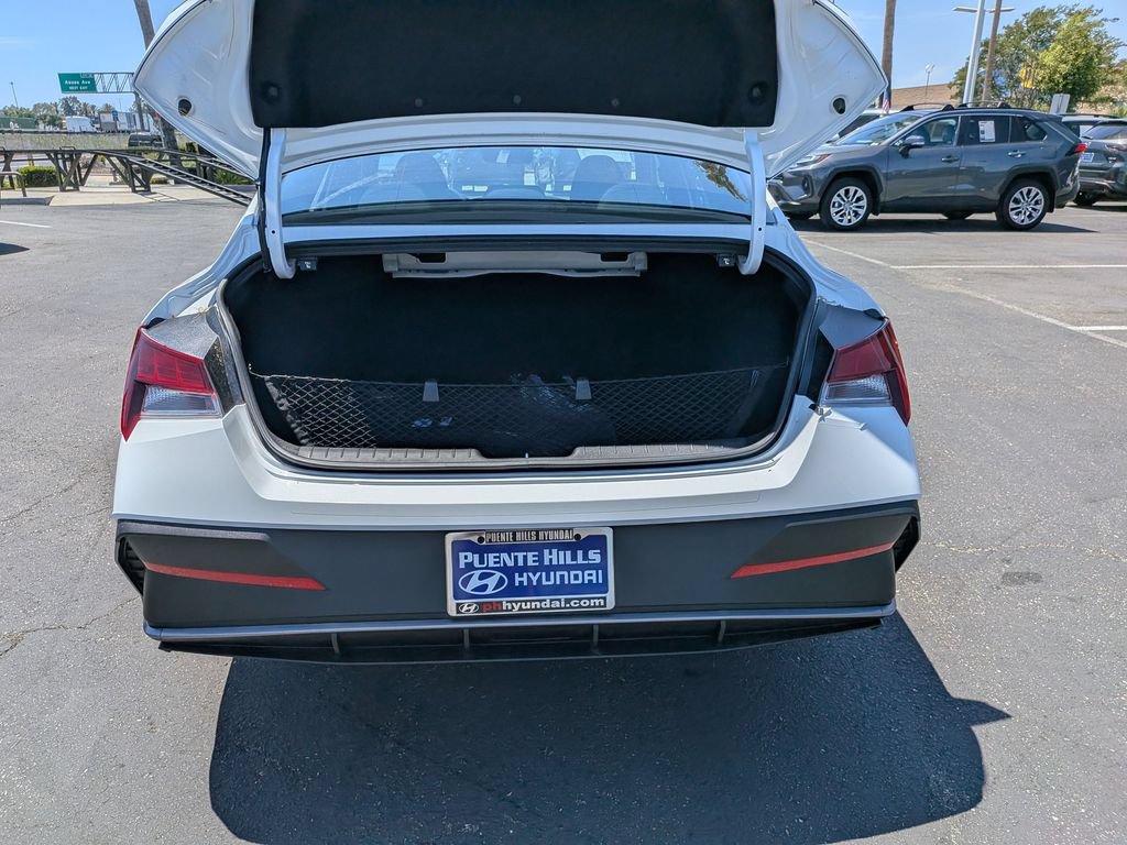 New 2026 Hyundai Elantra Sport FWD image 31