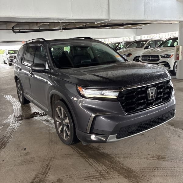 Used 2024 Honda Pilot Touring image 11