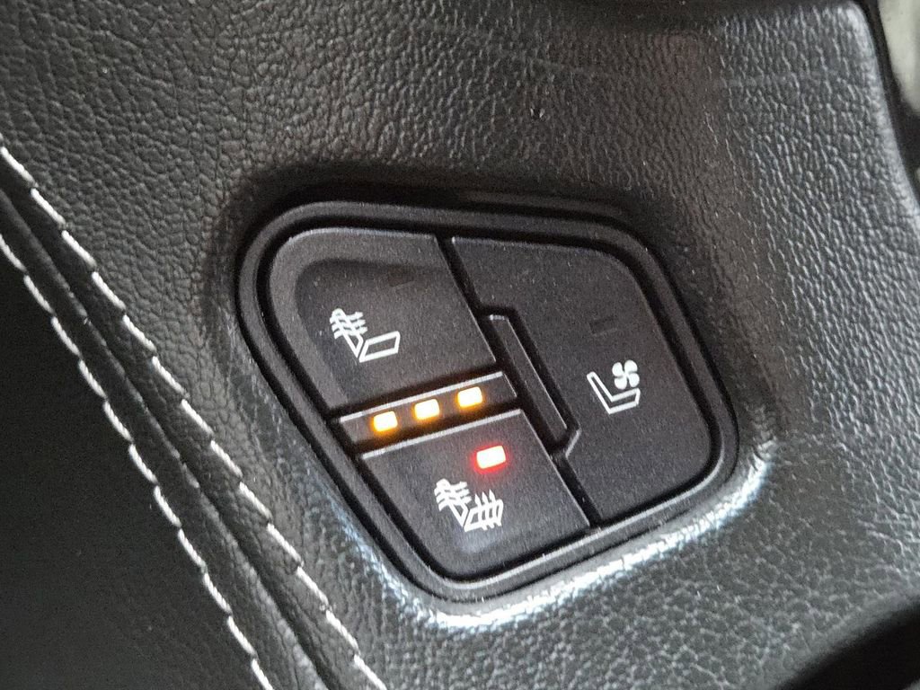 Used 2019 GMC Yukon XL Denali image 7