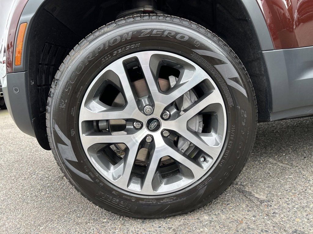 New 2025 Land Rover Defender 130 S image 28