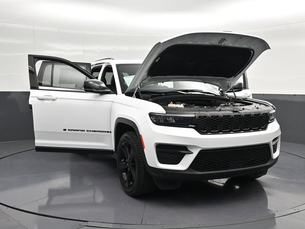 Used 2024 Jeep Grand Cherokee Altitude AWD/4WD image 35