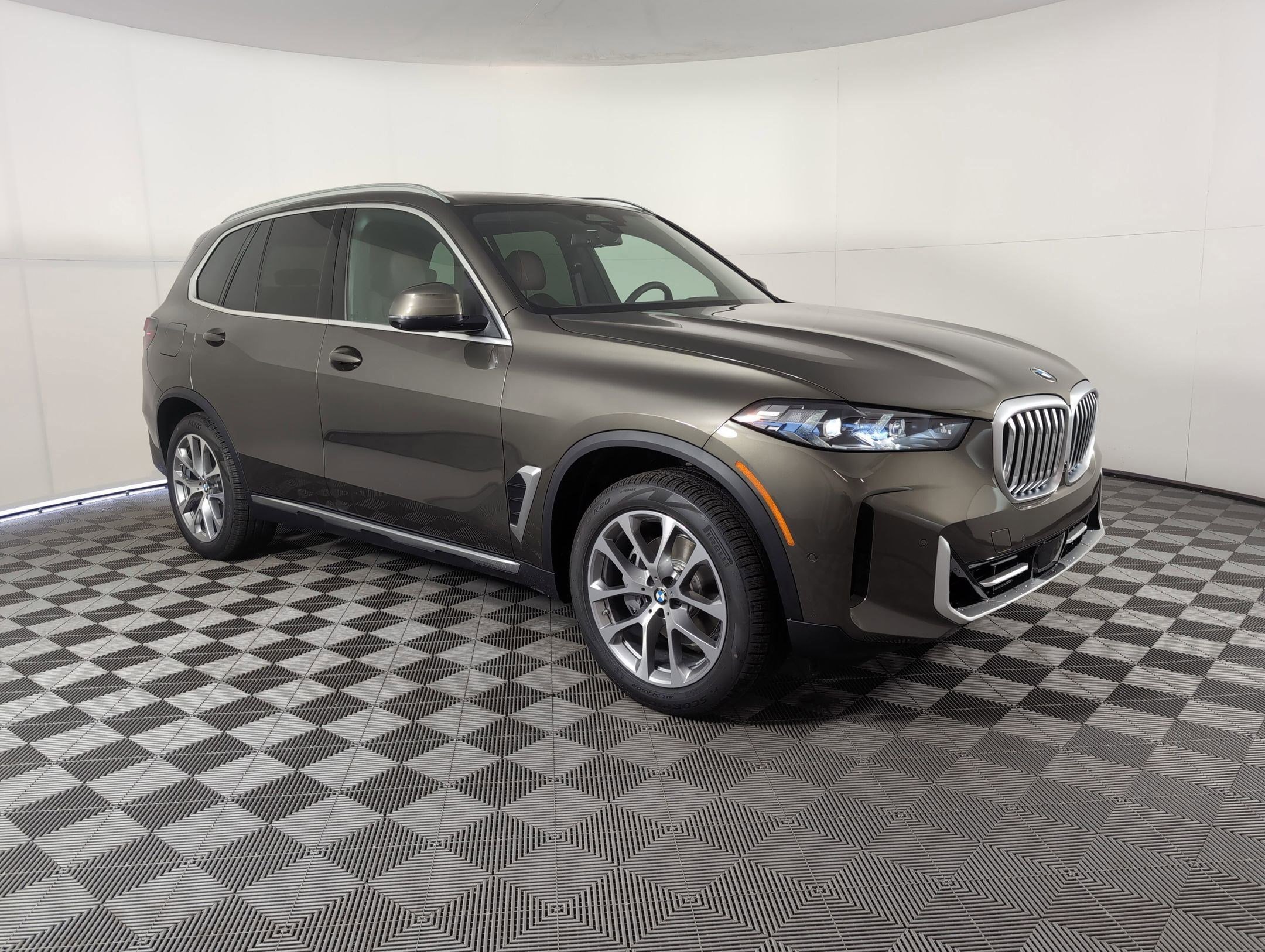 Used 2026 BMW X5 sDrive40i w/ Premium Package image 6