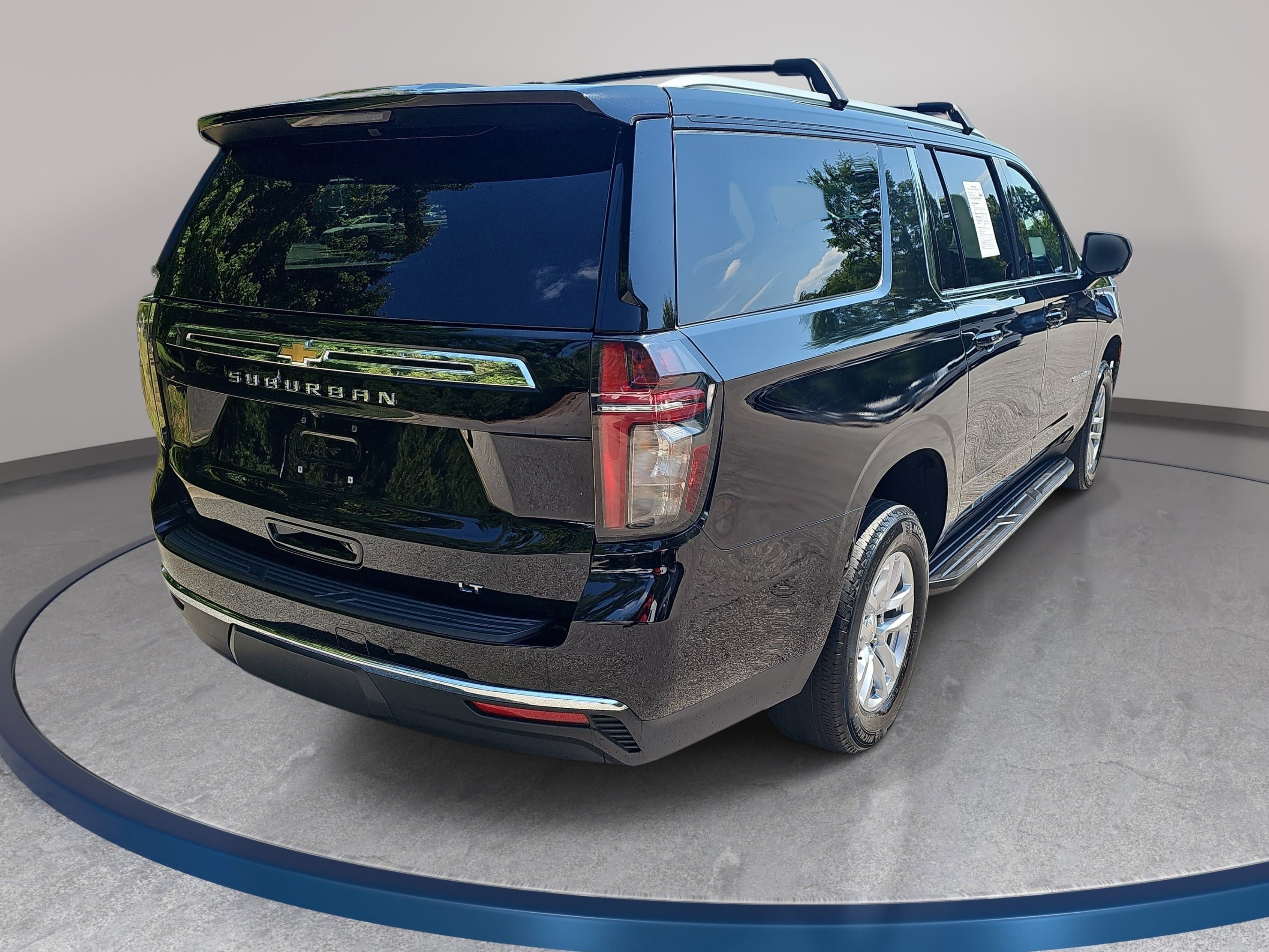 Used 2023 Chevrolet Suburban LT AWD/4WD image 5