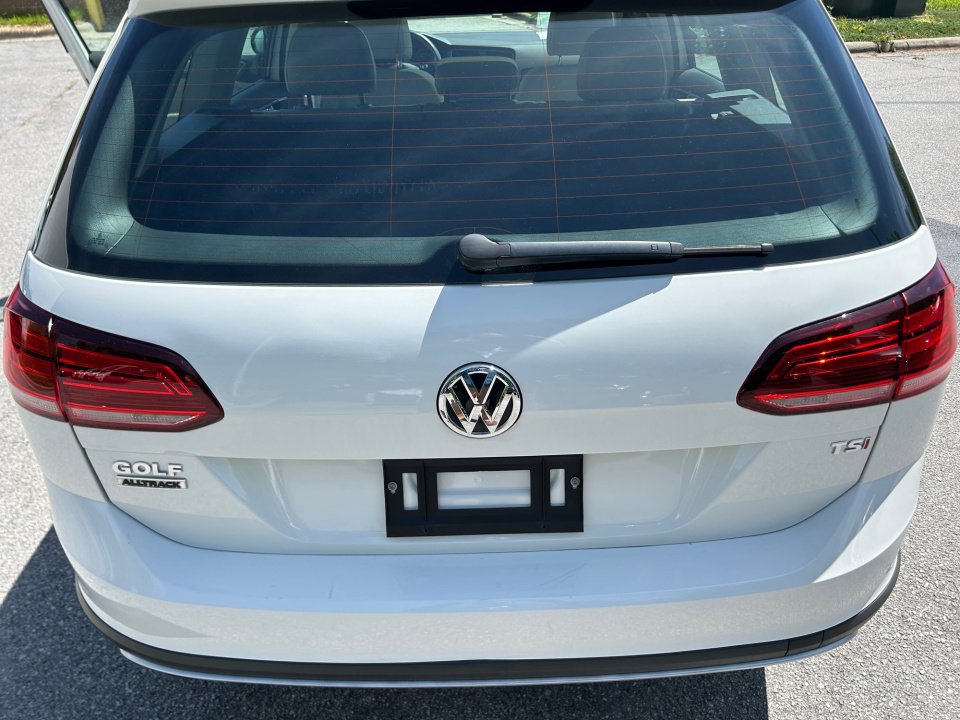 Used 2018 Volkswagen Golf Alltrack SE AWD/4WD image 14