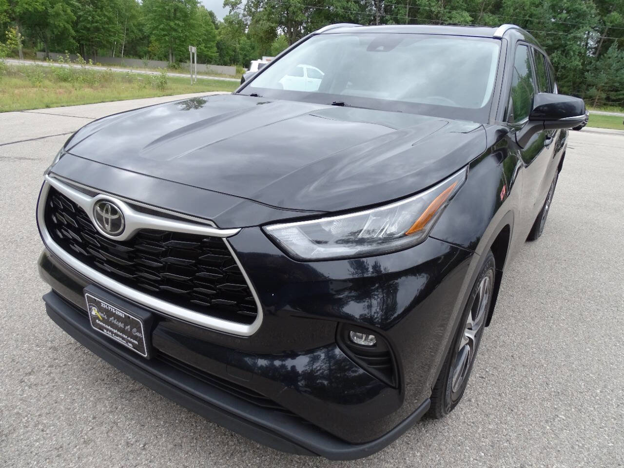 Used 2021 Toyota Highlander XLE image 6