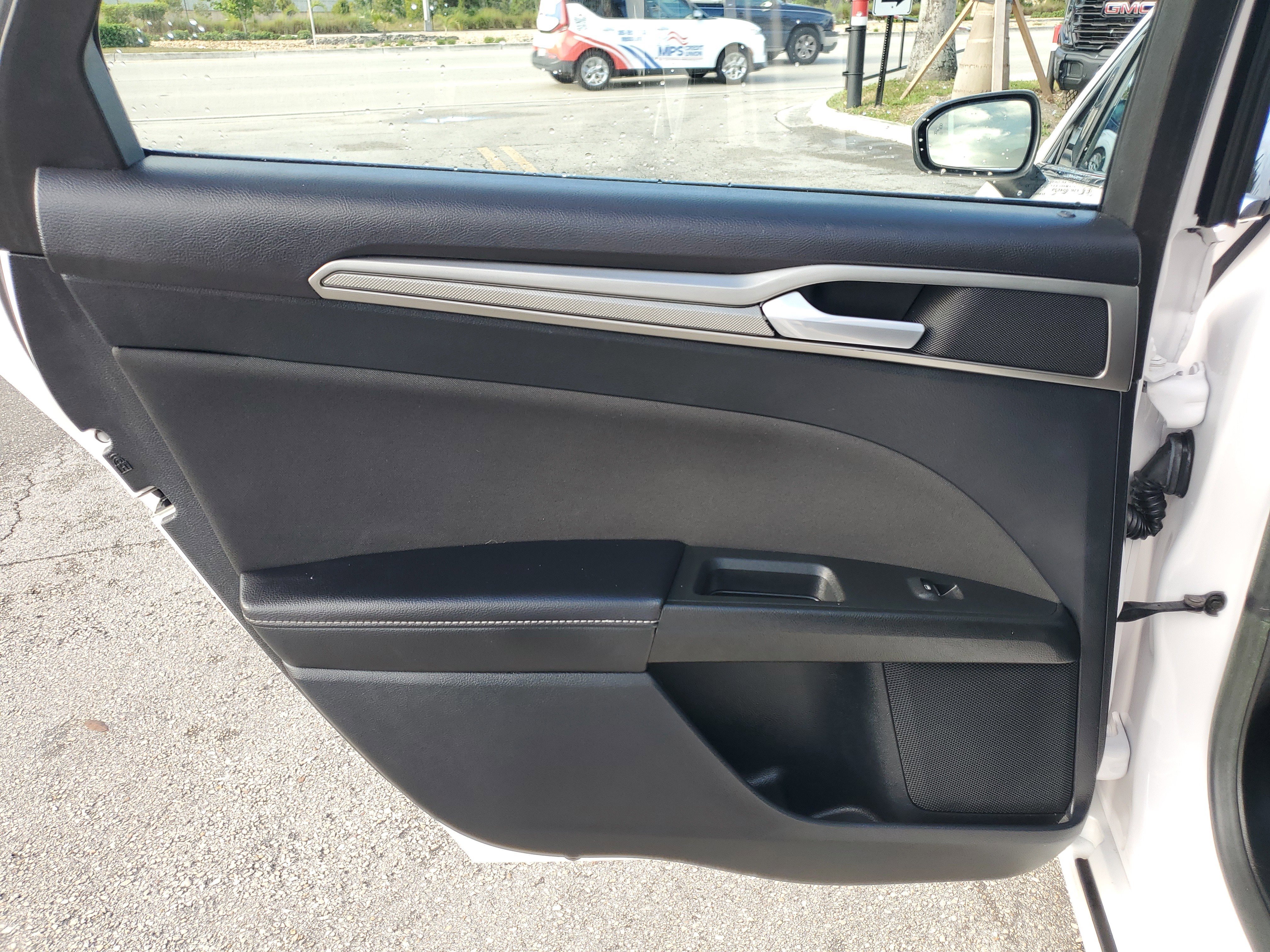 Used 2019 Ford Fusion SE image 30