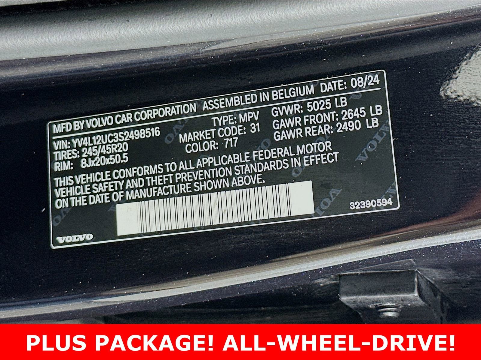 Used 2025 Volvo XC40 B5 Plus image 33