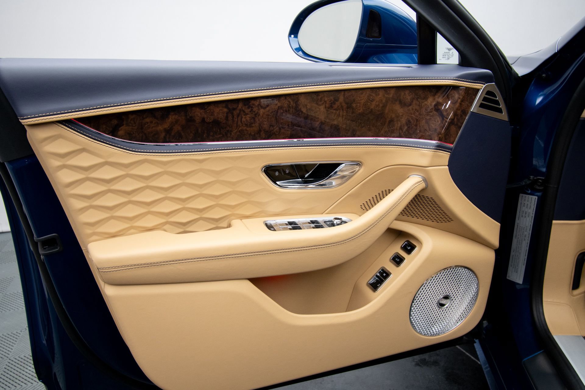 New 2026 Bentley Flying Spur Plug-In Hybrid AWD/4WD image 34