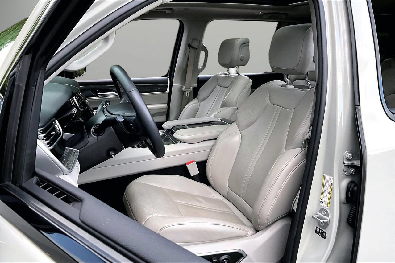 Certified 2022 Jeep Wagoneer Series III w/ Premium Group I AWD/4WD image 23