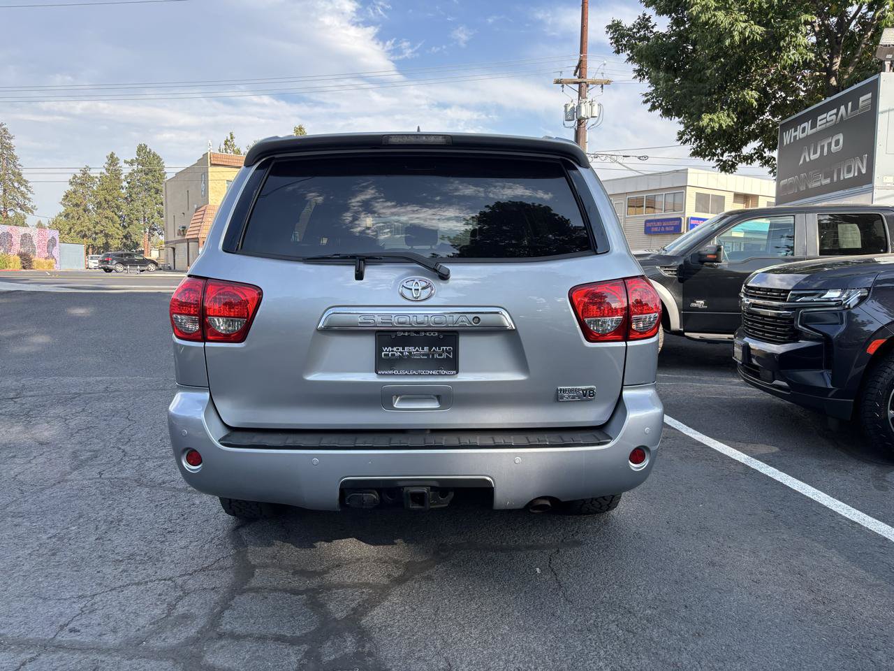 Used 2017 Toyota Sequoia Limited w/ Safety & Convenience Package AWD/4WD image 4