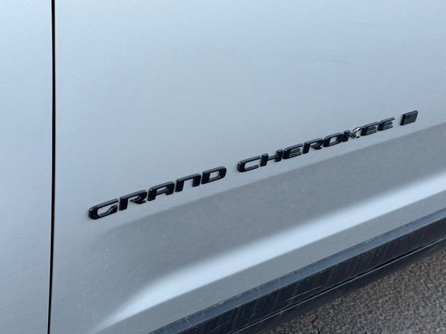 Certified 2024 Jeep Grand Cherokee Limited w/ Black Appearance Package image 11